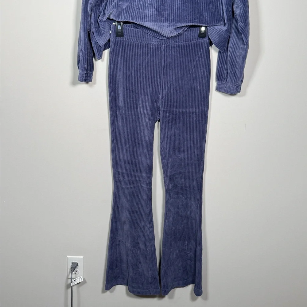Aerie SET - Groove-On Velour Hoodie and Flare Pants in Fresh Bright - S - Picture 3 of 6